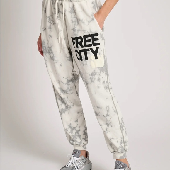 FREECITY Sweatpants - Picture 2 of 14